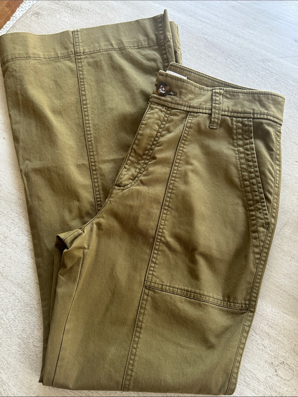 Old Navy Wide-Leg Utility Pants in Olive - Picture 7 of 8